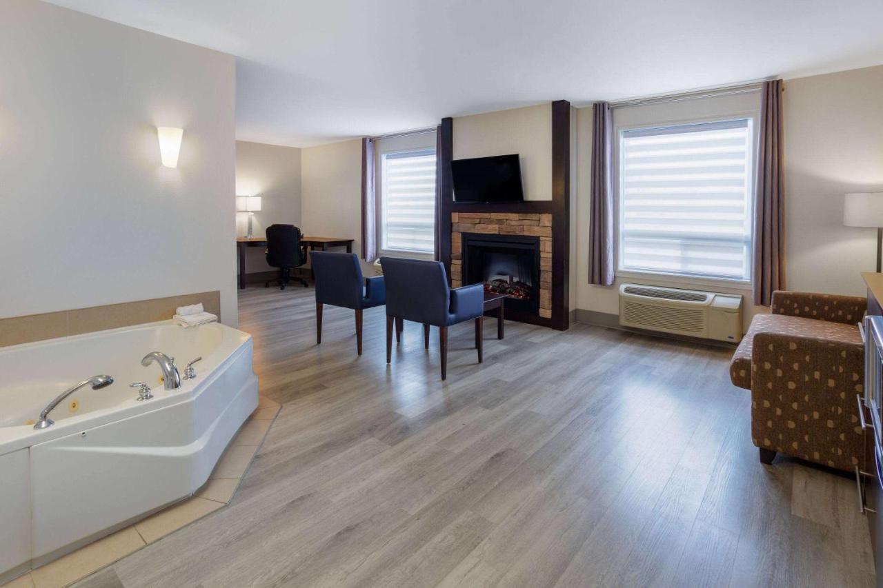 Super 8 By Wyndham Quebec City Ngoại thất bức ảnh