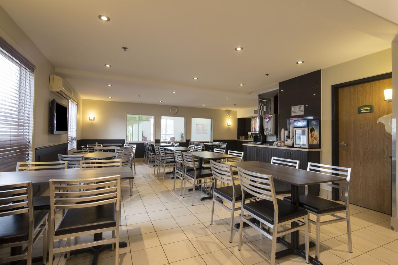 Super 8 By Wyndham Quebec City Ngoại thất bức ảnh