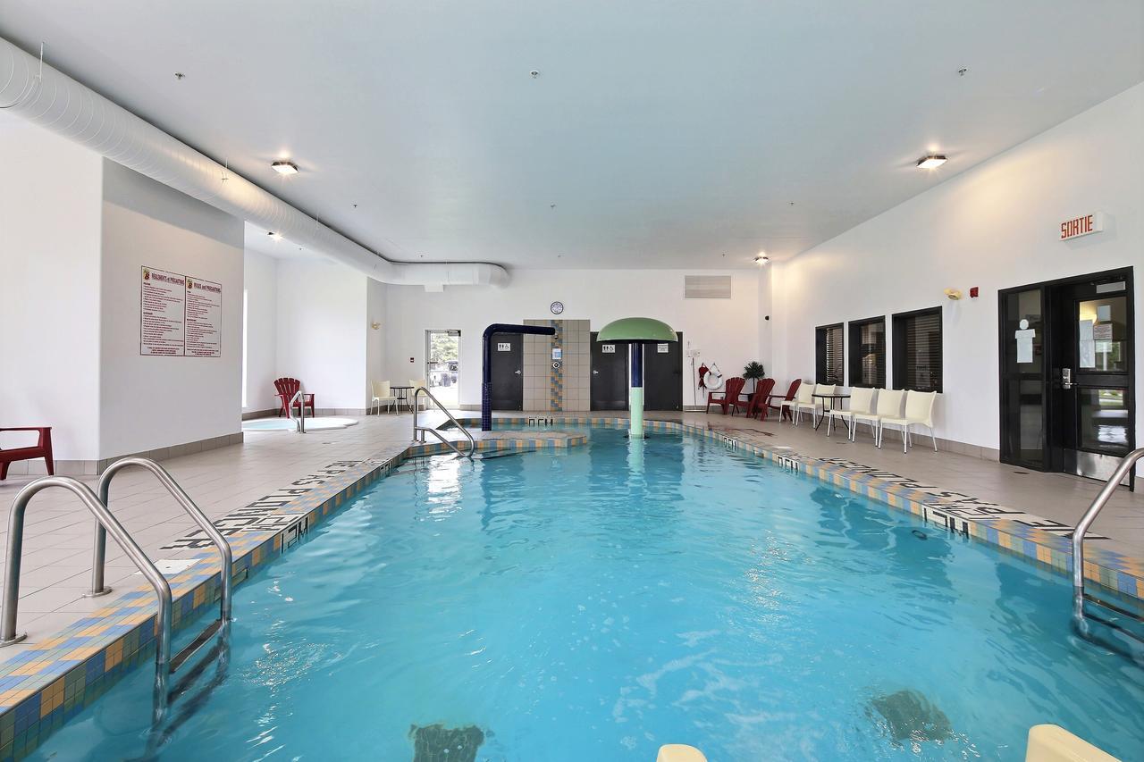 Super 8 By Wyndham Quebec City Ngoại thất bức ảnh