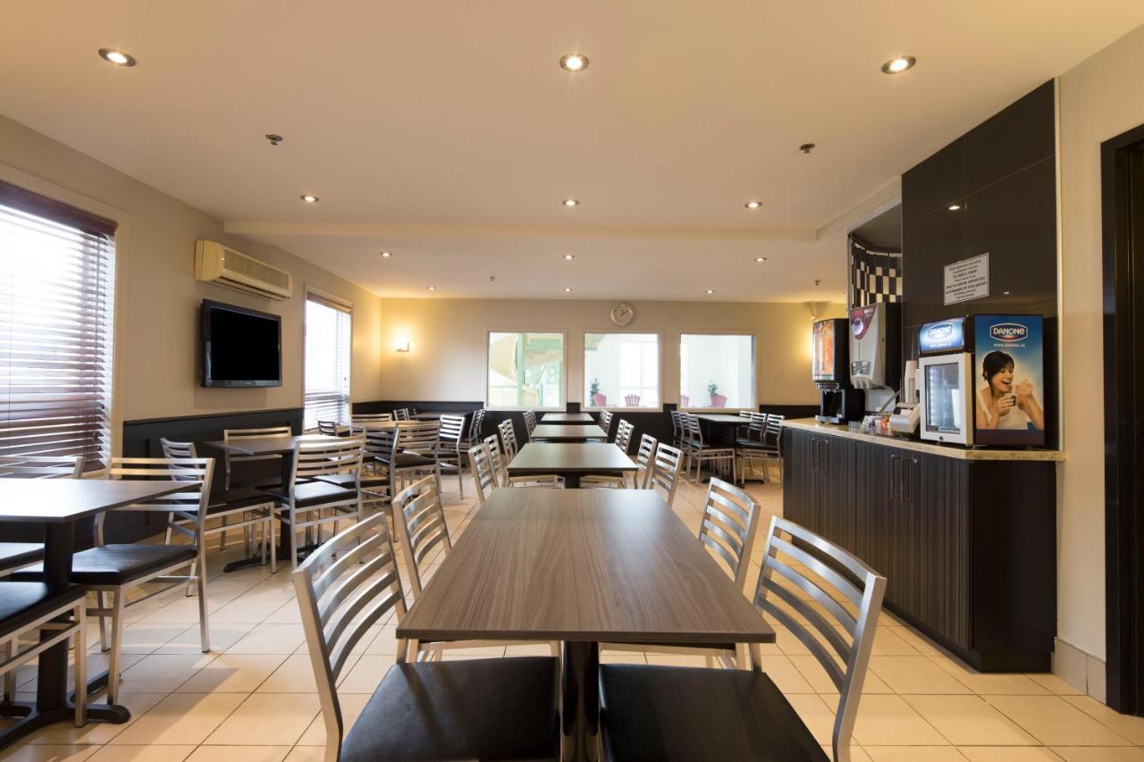 Super 8 By Wyndham Quebec City Ngoại thất bức ảnh