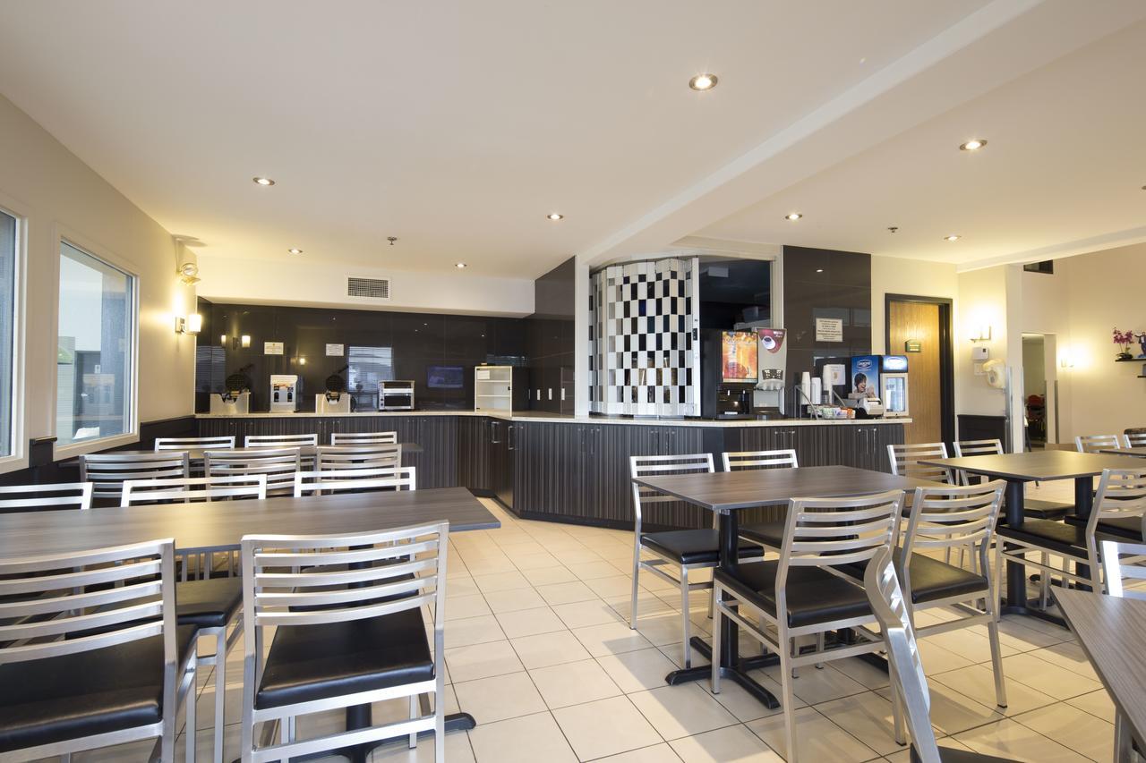 Super 8 By Wyndham Quebec City Ngoại thất bức ảnh